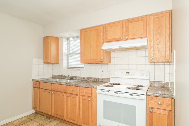 Building Photo - Fantastic 2bd/1ba home! Coming soon!