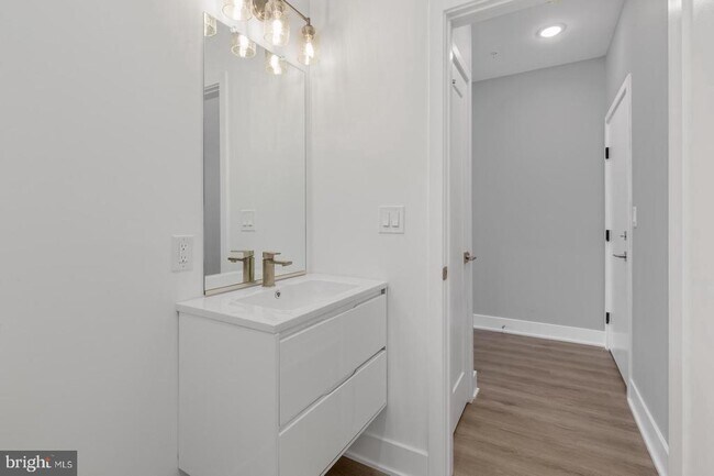 Building Photo - 2119 N Front St