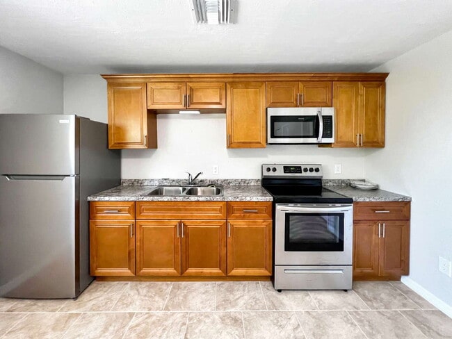 Building Photo - Coastal Comfort Meets Everyday Living – 1B...