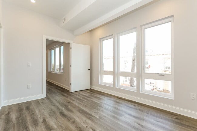 Building Photo - 953 Belmont Ave