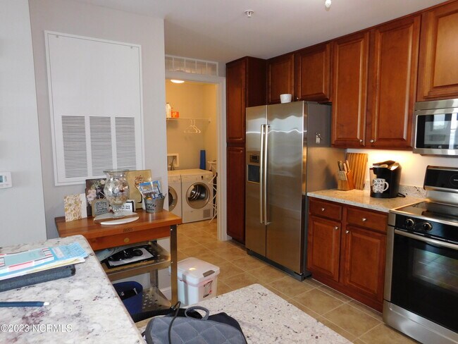 Building Photo - 421 Sky Sail Blvd