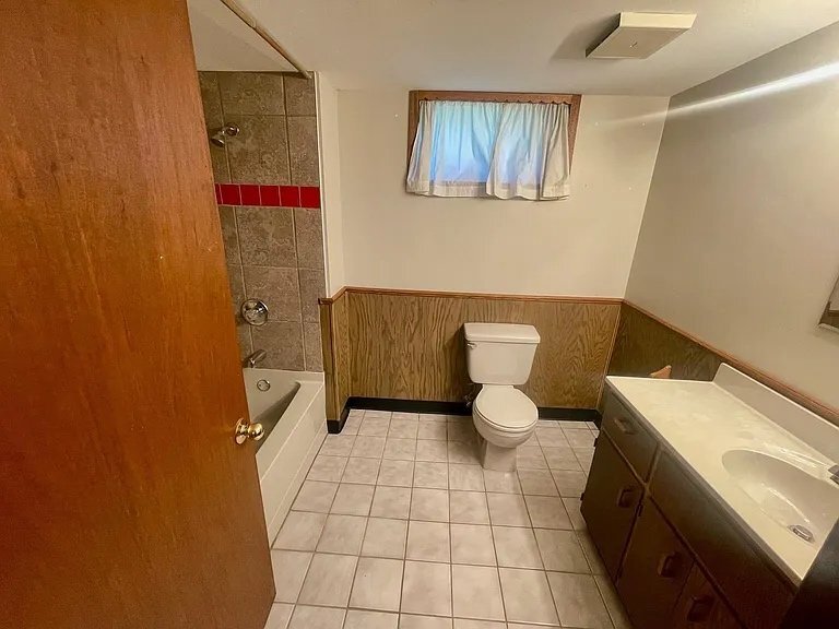 Building Photo - 1630 7th St N