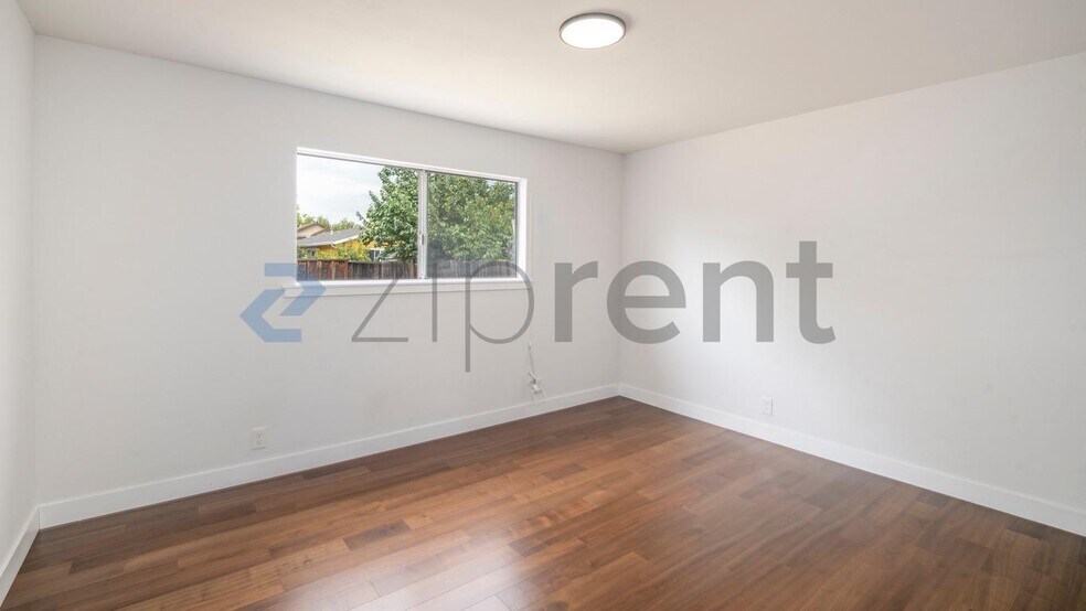 Building Photo - Unit