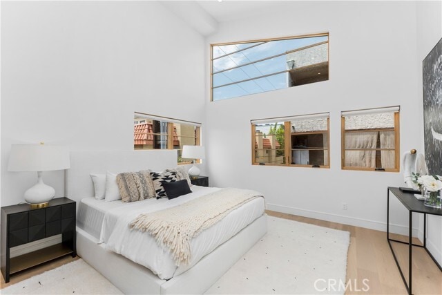 Building Photo - 1035 N Vista St