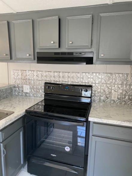 Building Photo - 833 Lovell Rd