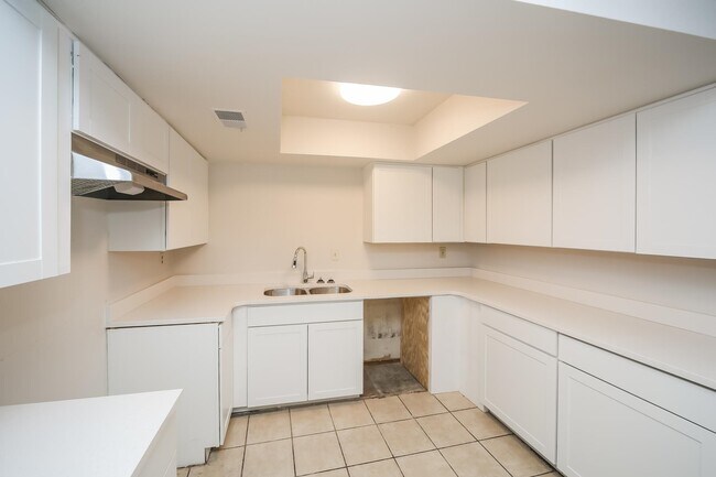 Building Photo - 6145 Shadowfall Cove