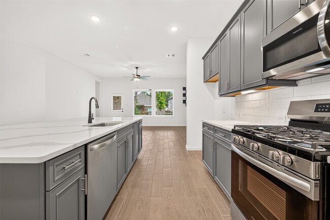 Building Photo - 453 Embden Rim Dr