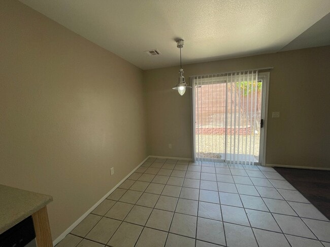 Building Photo - 3026 Honeysuckle Ave