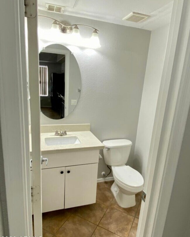 Building Photo - 2401 E Rio Salado Pky