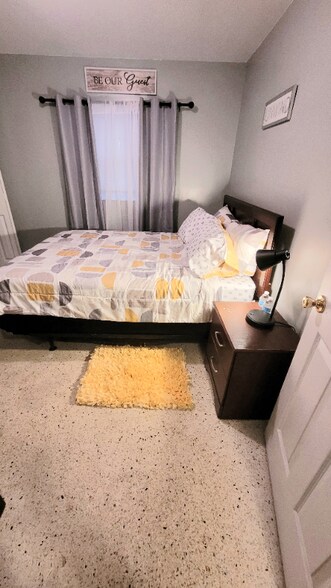 Building Photo - 2301 Juanita Ave