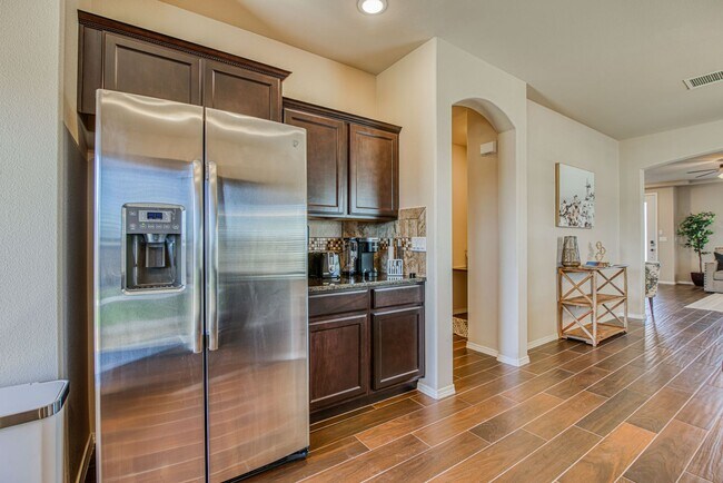 Building Photo - Westside area for Short or Long Term Rental(Completely Furnished) Beautiful 3 bed/2.5 baths