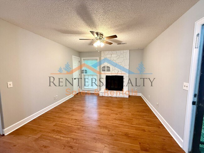 Building Photo - 2105 Epworth Dr NE