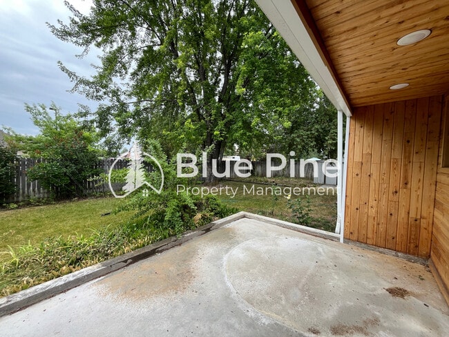 Building Photo - 3095 Disney Dr