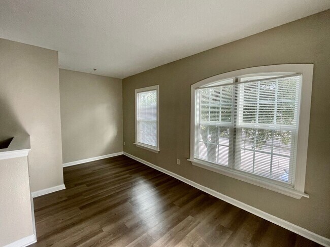 Building Photo - 6542 Swissco Dr