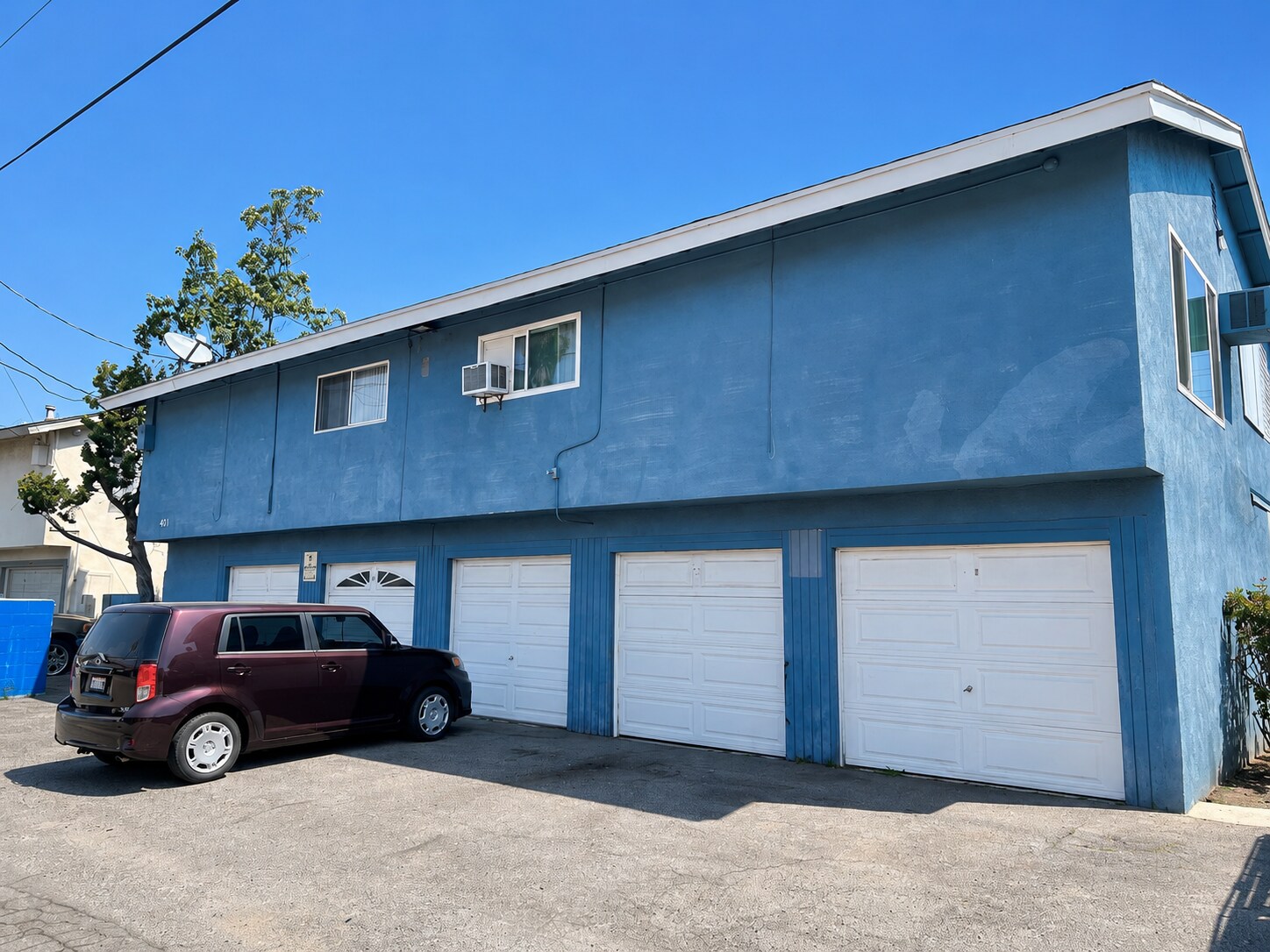 Building Photo - 401 N Tustin Ave