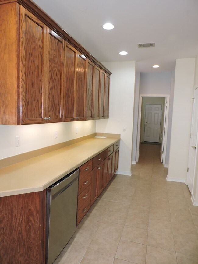 Building Photo - Just minutes to NAS Pensacola & Perdido Key