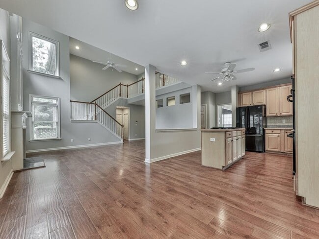 Building Photo - 408 Sixes Dr