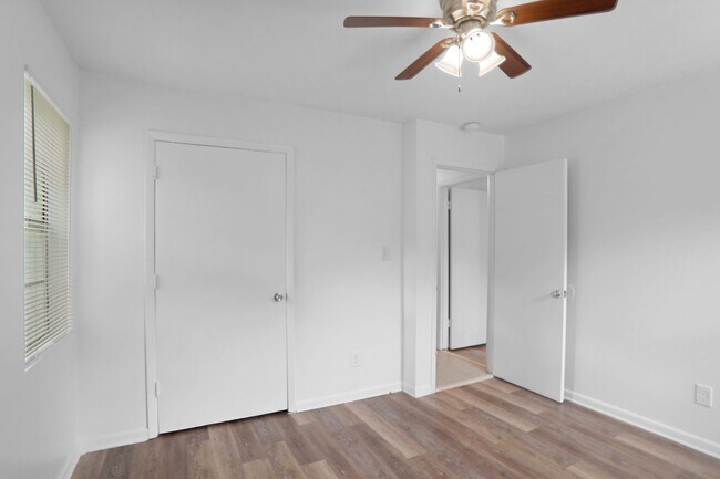 Building Photo - 2932 Harlan Dr