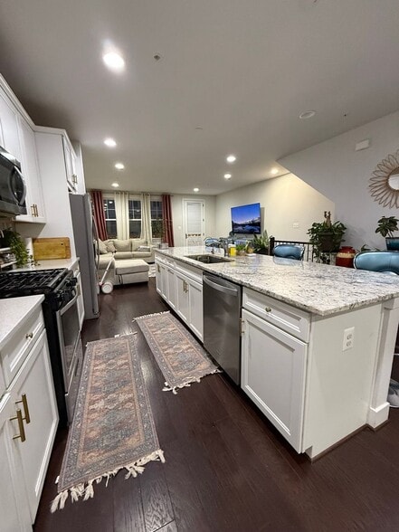 Building Photo - 22102 Cabin Branch Ave