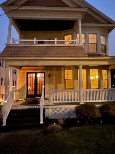 Building Photo - 893 Park Ave