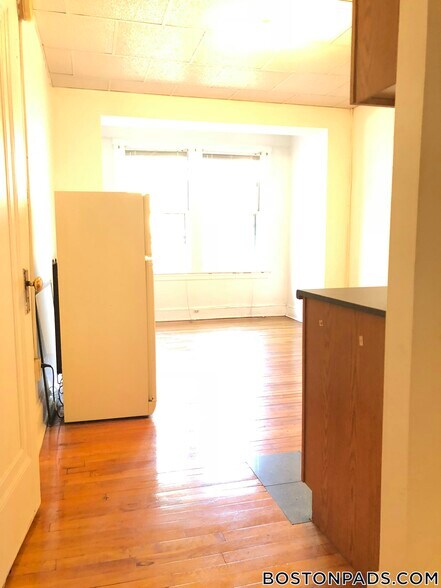 Building Photo - 72 Strathmore Rd