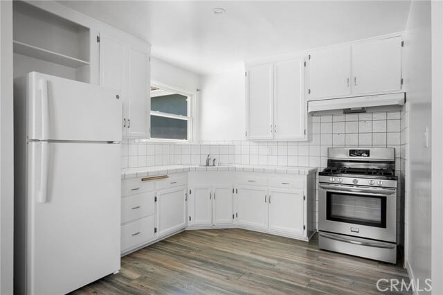 Building Photo - 6438 Densmore Ave