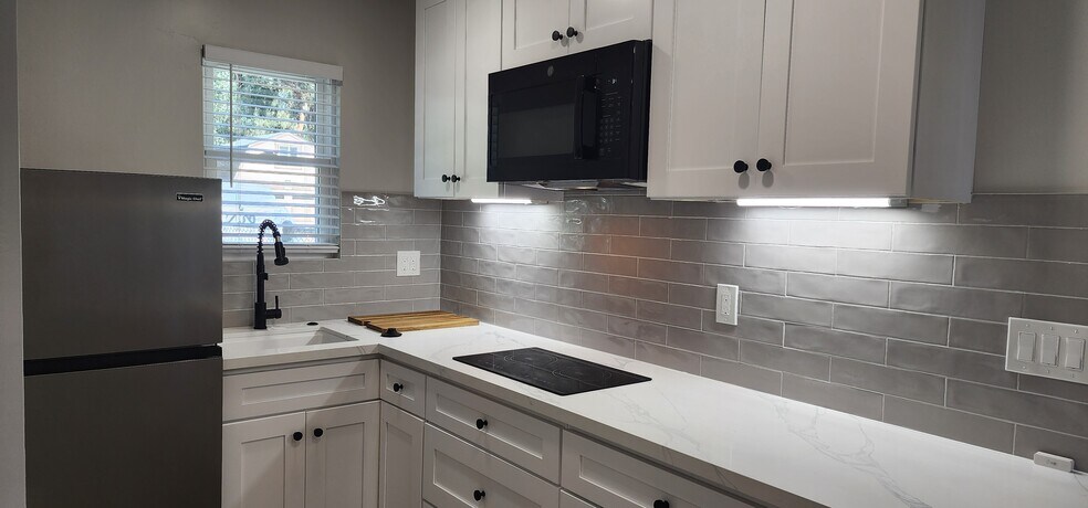 Building Photo - 30851 De Portola Rd