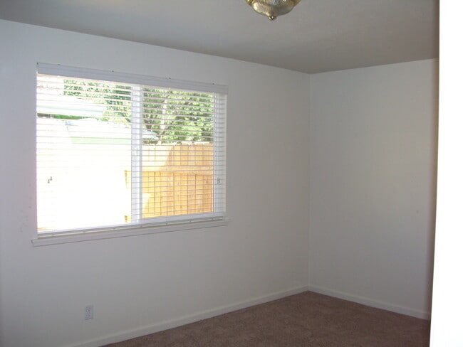 Building Photo - 2806 E Swift Ave