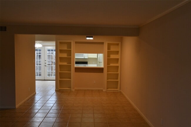 Building Photo - 6111 Beverly Hill St