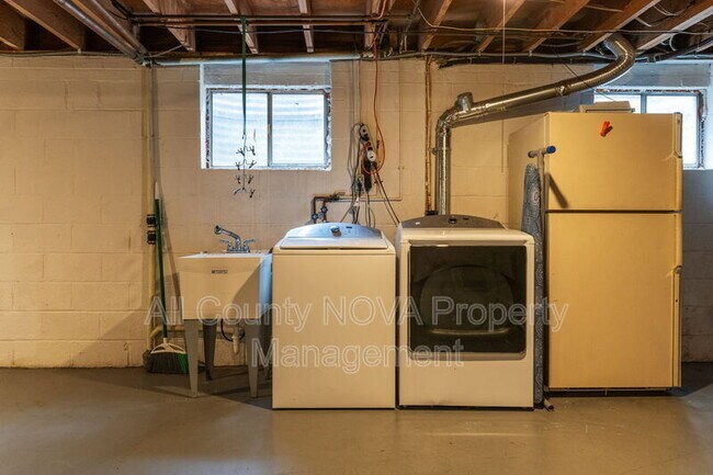 Building Photo - 4126 Lenox Dr
