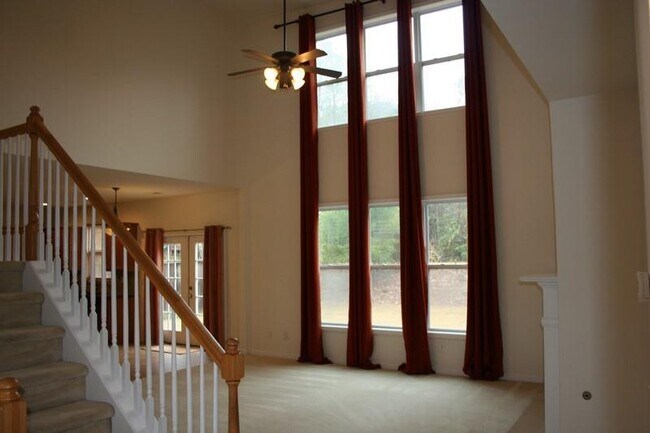 Building Photo - 212 Autumn Trail