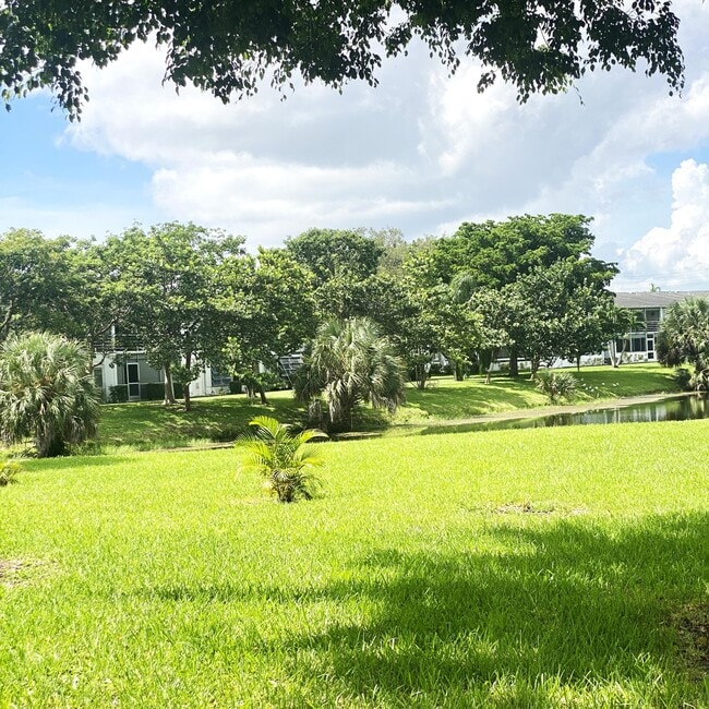 Building Photo - 286 Tilford N