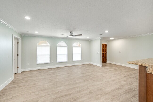 Building Photo - 4 bedroom, 2 bathroom Beachside, Pool Home!