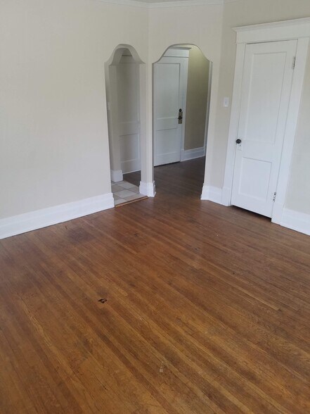 Building Photo - 218 Hammond Ave