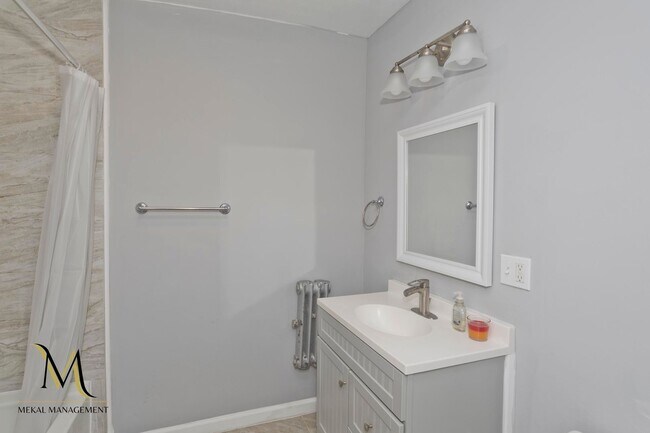 Building Photo - Single Family Home just minutes away from E. Longmeadow!