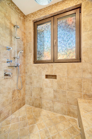Building Photo - 44 Hackamore Ln