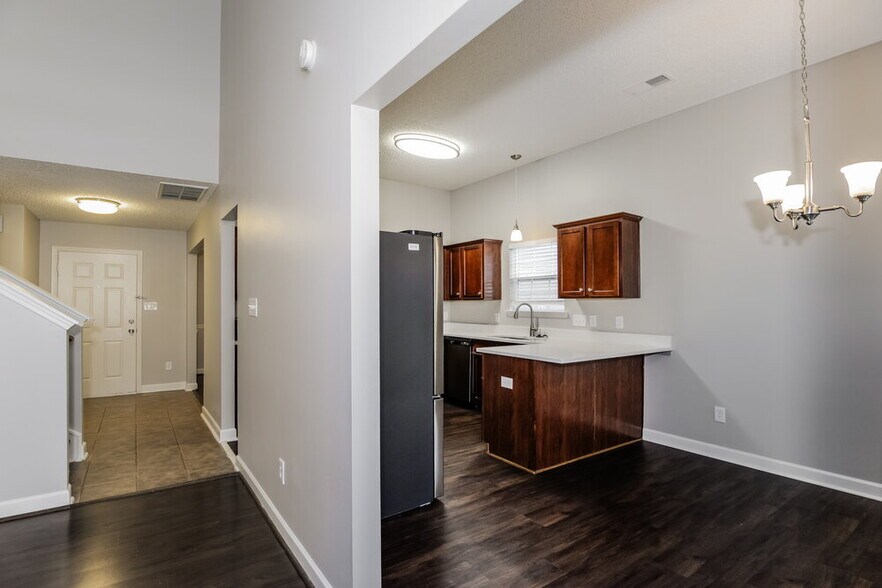 Building Photo - 2108 Thorn Crest Dr