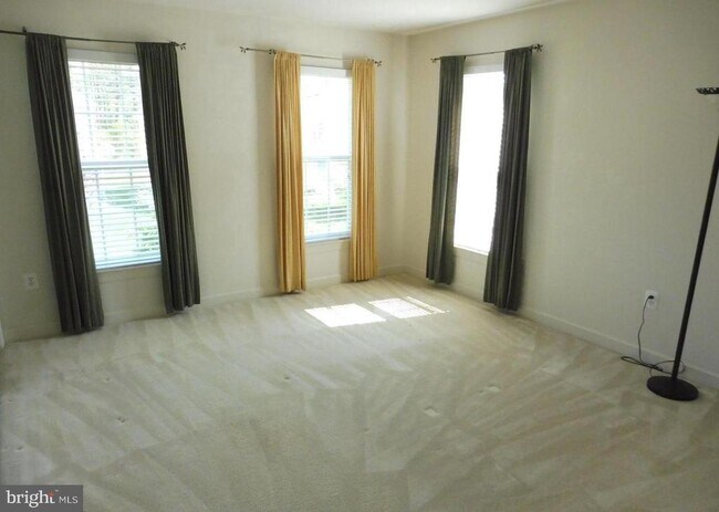 Building Photo - 4807 River Creek Terrace