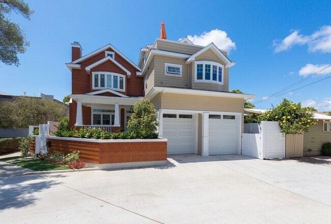 Building Photo - Four-bedroom home in the heart of the Village, offered furnished long-term lease. Ideally located...