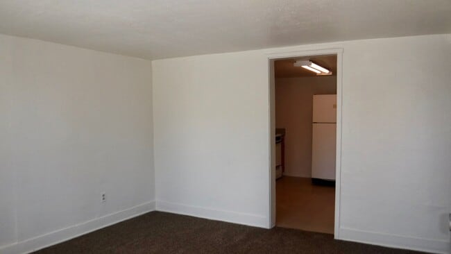 Building Photo - Charming 2 bedroom home