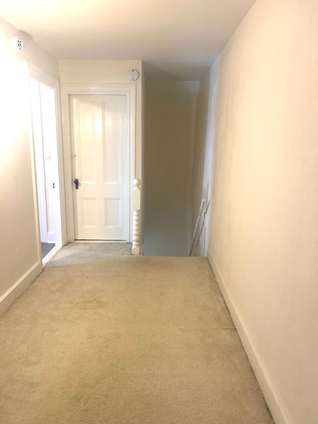 Building Photo - Beautiful 3BR/1.5BA Home Available October...
