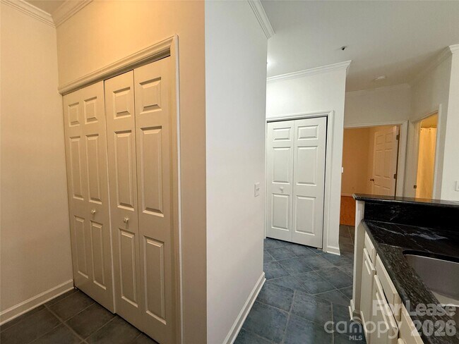 Building Photo - 18009 Kings Point Dr