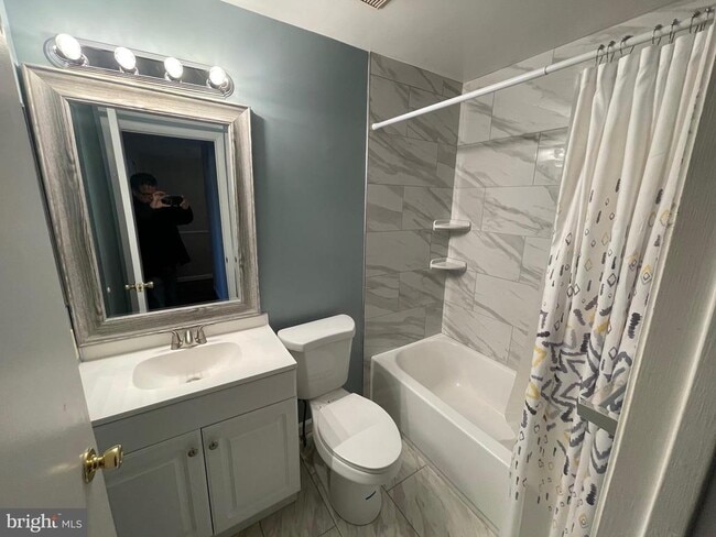 Building Photo - 9817 Rainleaf Ct