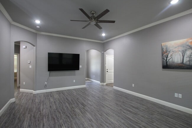 Building Photo - Coming Soon! Stunning 3 Bed 2 Bath Home on...