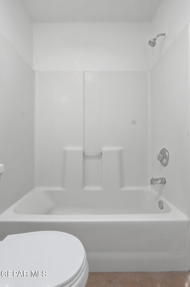 Building Photo - 3413 Yellow Rose St