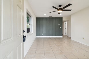 Building Photo - 3320 W Kathleen St