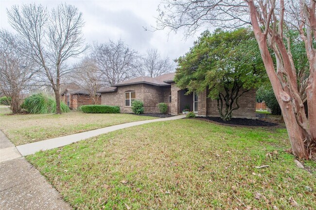 Building Photo - 2901 Hampshire Dr
