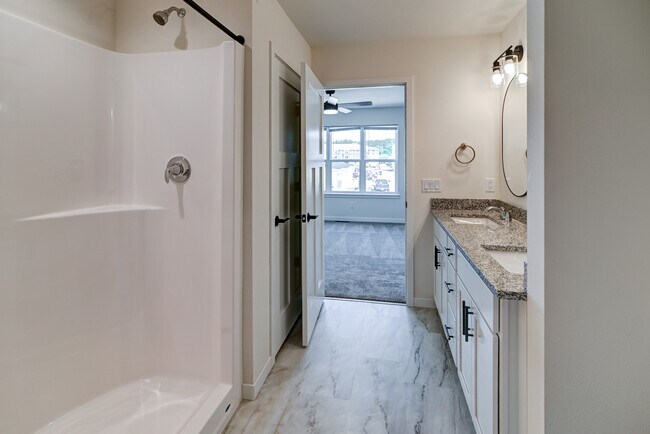 Building Photo - 4873 Lacy Rd