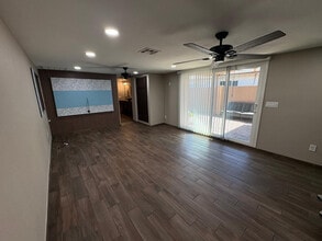 Building Photo - 3229 N 54th Ln