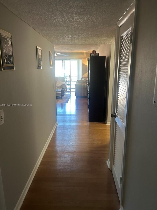 Building Photo - 1166 6th Ave